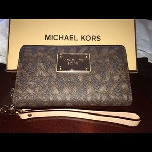 Brand new never used Michael Kors wallet